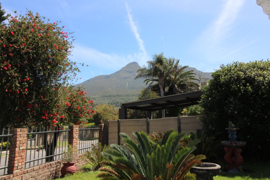 4 Bedroom Property for Sale in Denneoord Western Cape